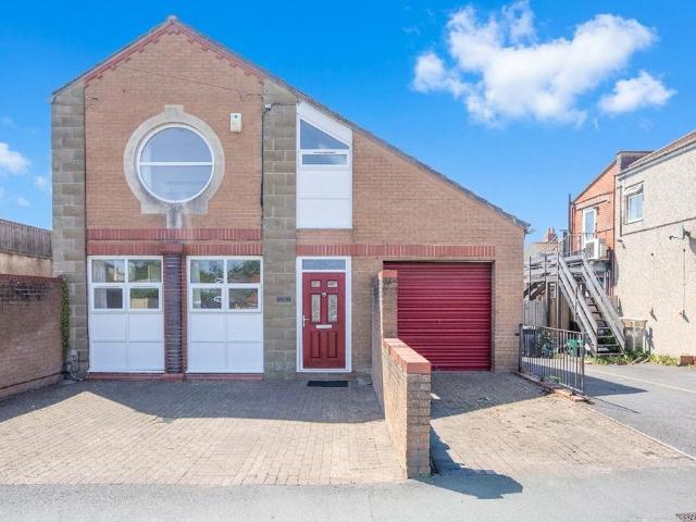 2 bedroom detached house for sale