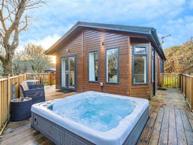 2 bedroom detached house for sale