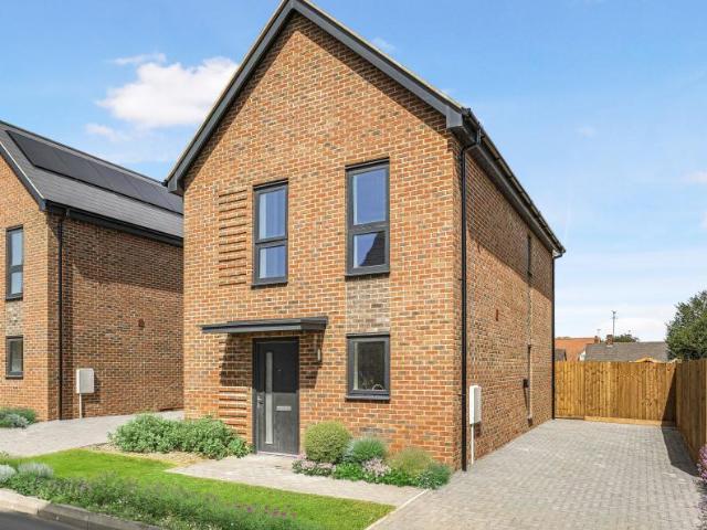 2 bedroom detached house for sale
