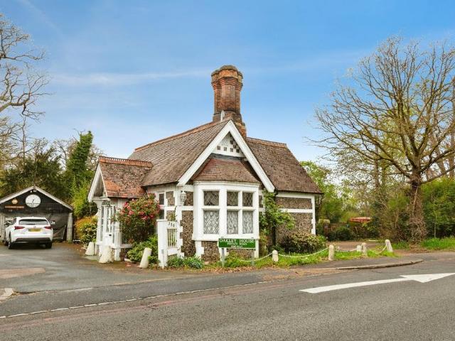 2 bedroom detached house for sale