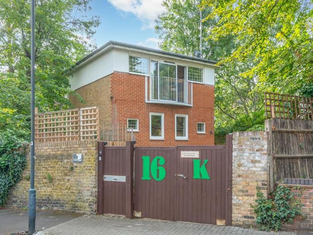 2 bedroom detached house for sale