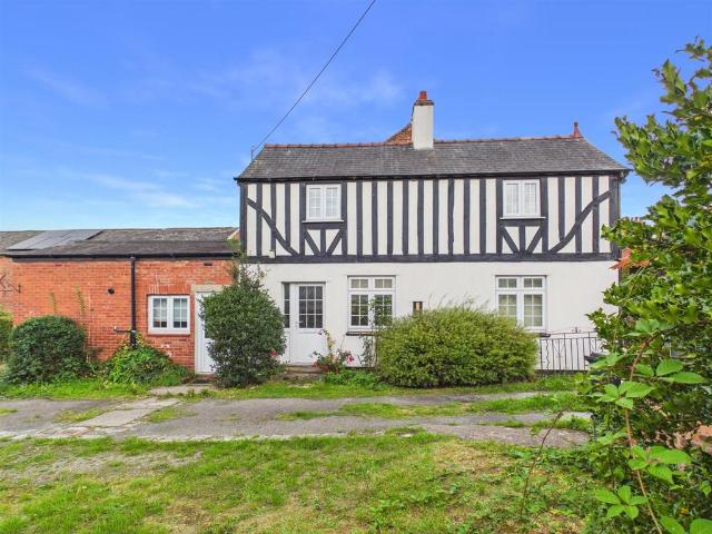 2 bedroom detached house for sale