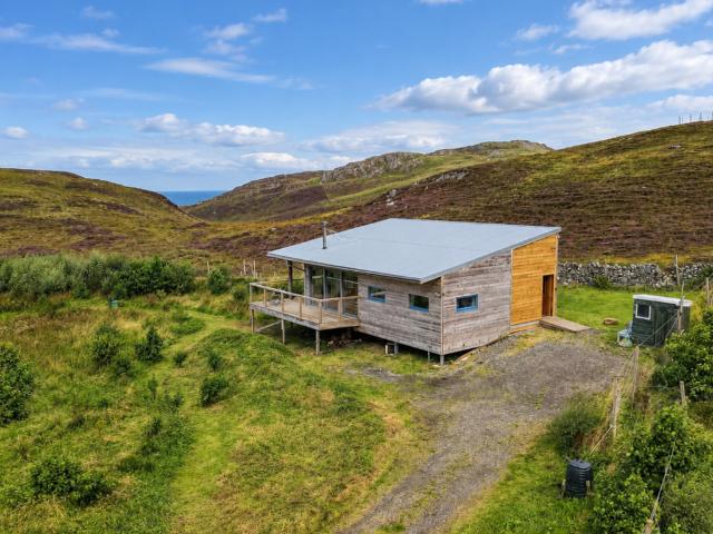 2 bedroom detached house for sale