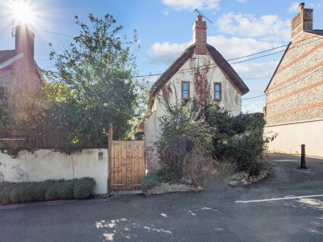 2 bedroom detached house for sale