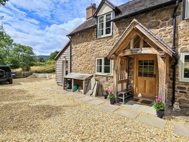2 bedroom detached house for sale