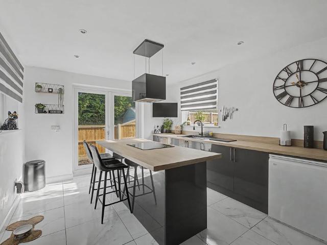 2 bedroom detached house for sale