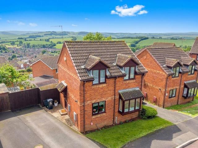 2 bedroom detached house for sale