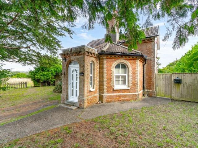 2 bedroom detached house for sale
