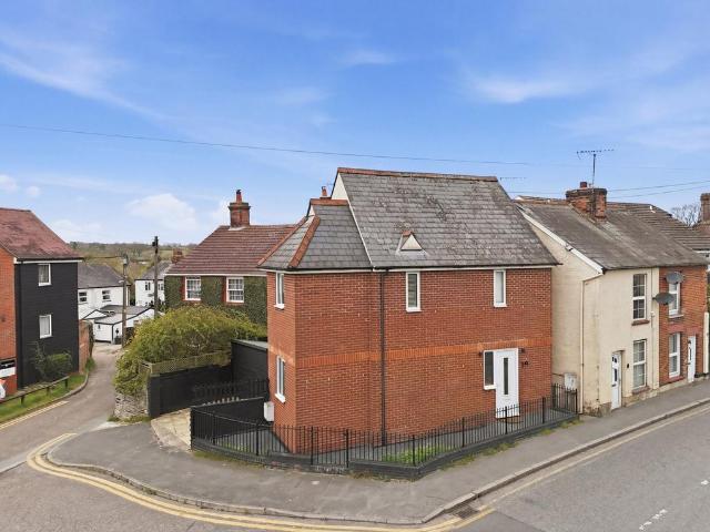 2 bedroom detached house for sale