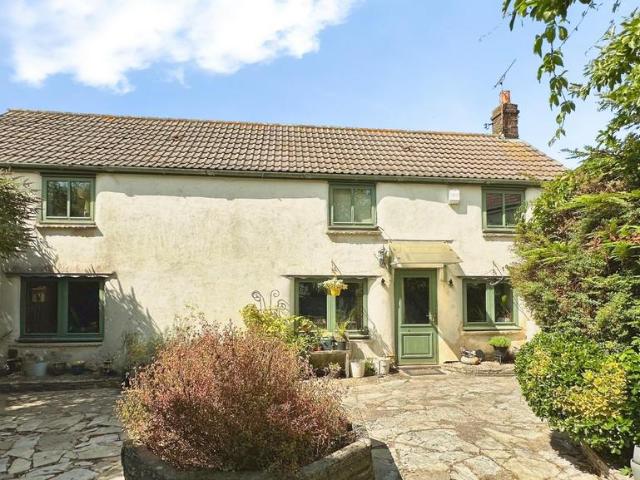 2 bedroom detached house for sale