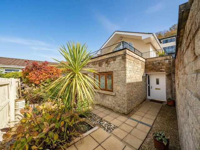 2 bedroom detached house for sale