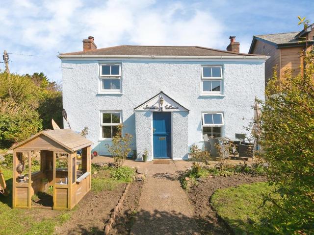 2 bedroom detached house for sale