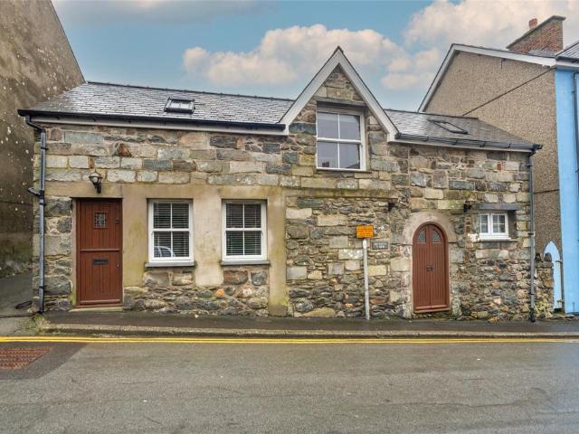 2 bedroom detached house for sale