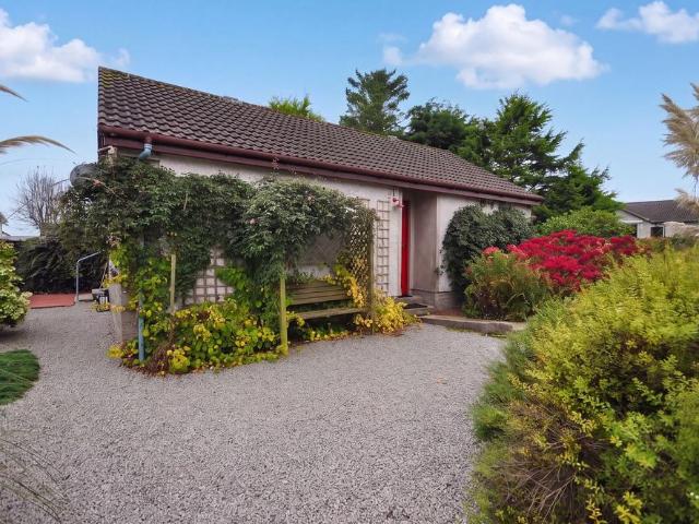 2 bedroom detached house for sale