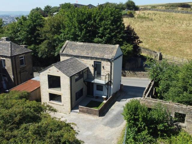 2 bedroom detached house for sale