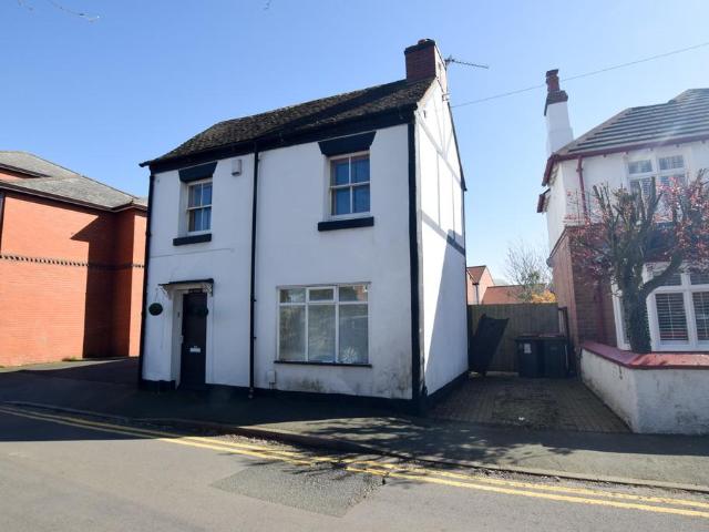 2 bedroom detached house for sale