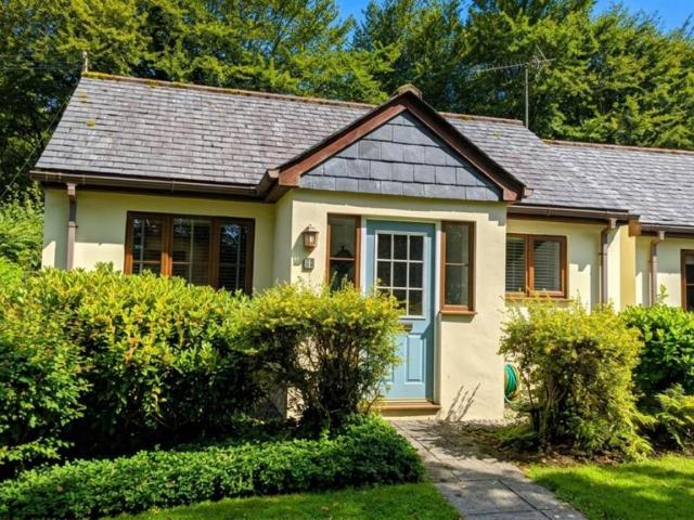 2 bedroom detached house for sale