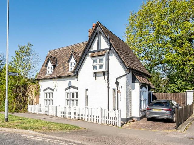 2 bedroom detached house for sale
