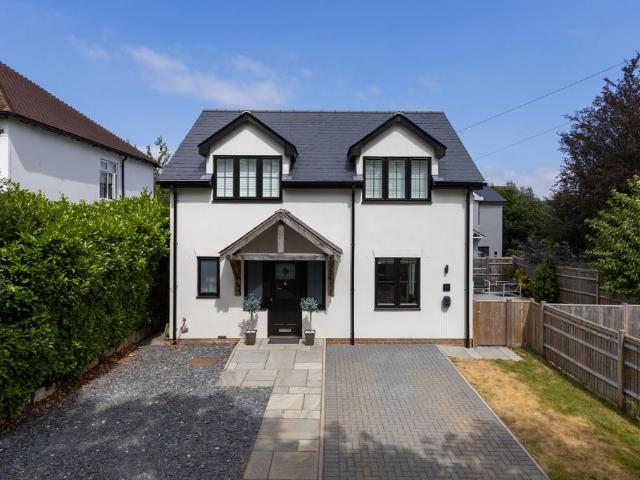 2 bedroom detached house for sale