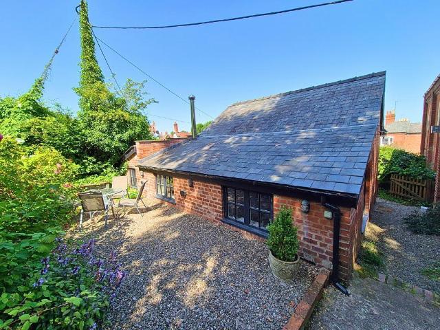2 bedroom detached house for sale