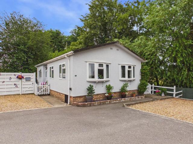 2 bedroom detached house for sale