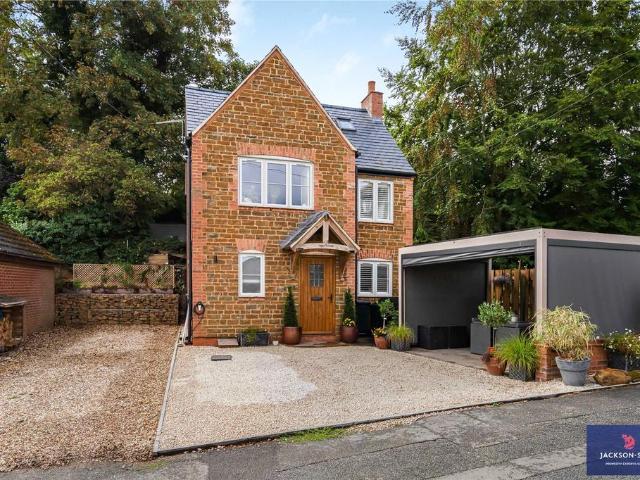 2 bedroom detached house for sale