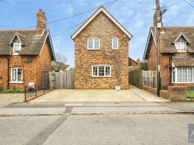 2 bedroom detached house for sale