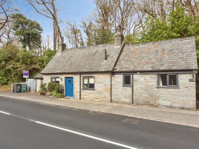 2 bedroom detached house for sale