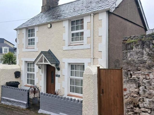 2 bedroom detached house for sale