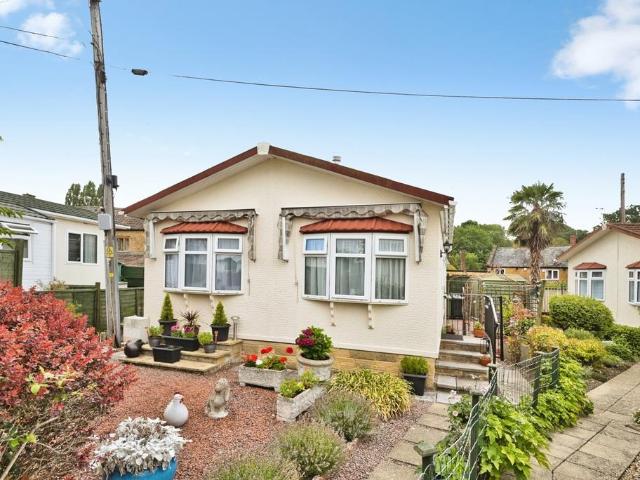 2 bedroom detached house for sale