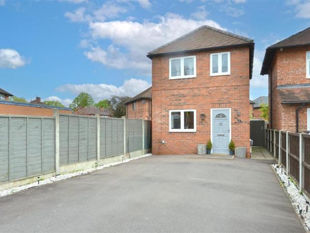 2 bedroom detached house for sale