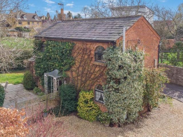 2 bedroom detached house for sale