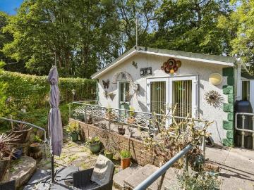 2 bedroom detached house for sale