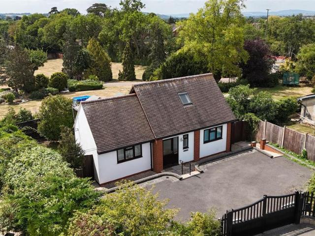 2 bedroom detached house for sale