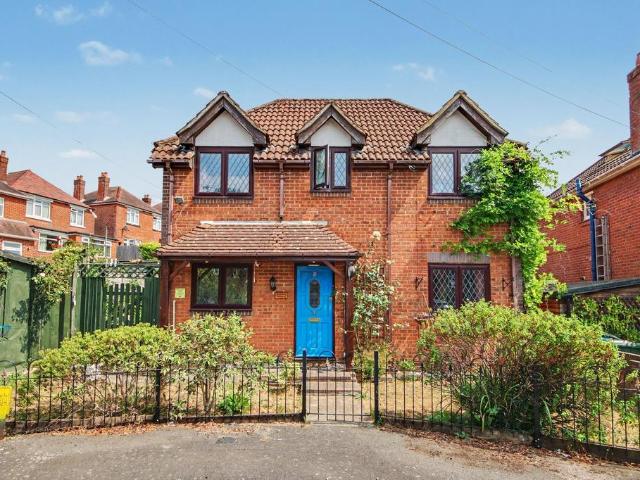 2 bedroom detached house for sale