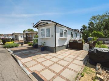 2 bedroom detached house for sale
