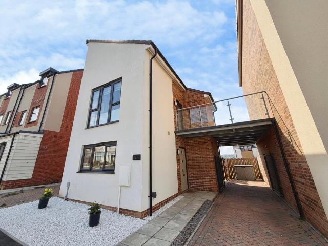 2 bedroom detached house for sale
