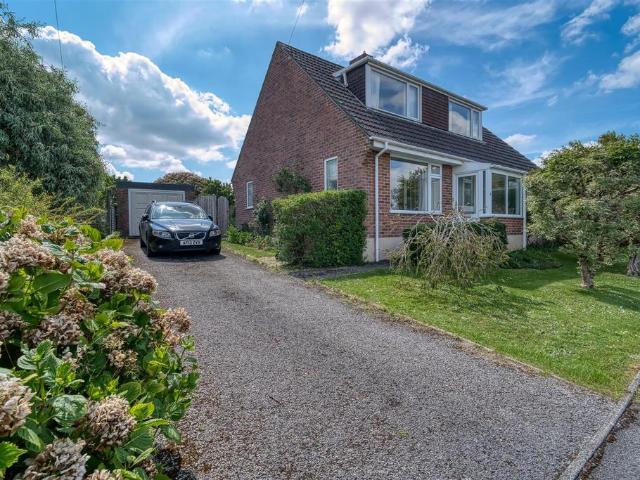 2 bedroom detached house for sale