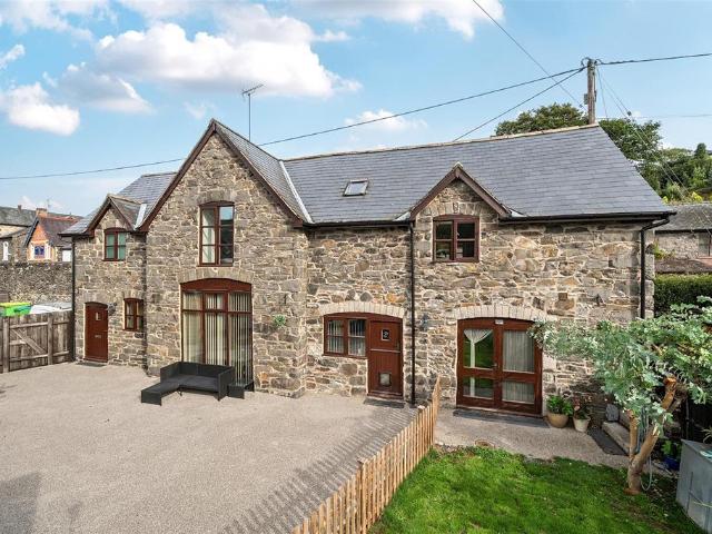 2 bedroom detached house for sale