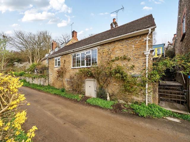 2 bedroom detached house for sale