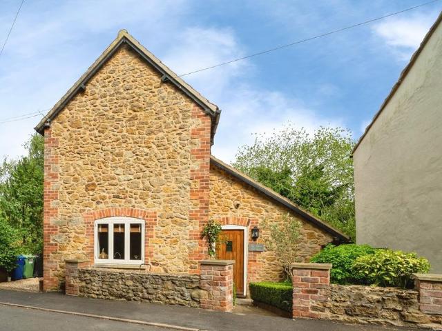 2 bedroom detached house for sale