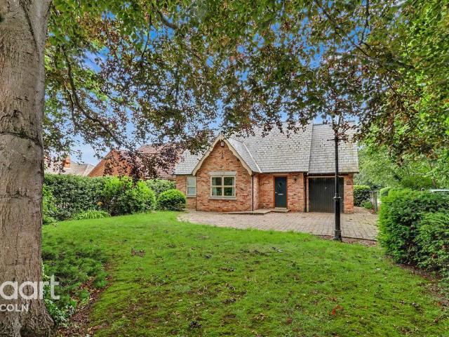 2 bedroom detached house for sale