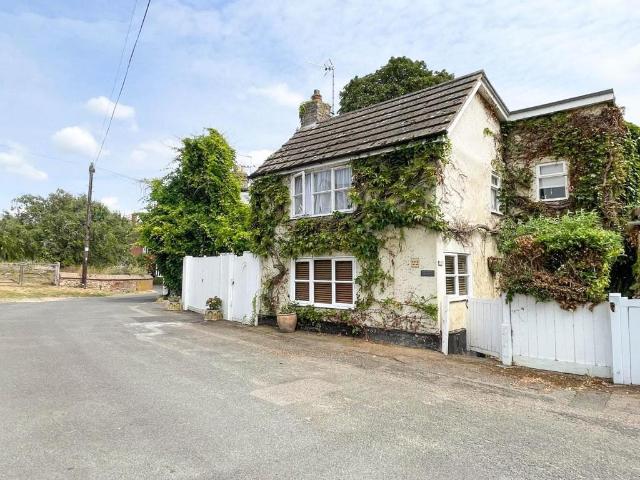 2 bedroom detached house for sale