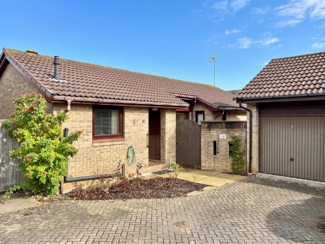 2 bedroom detached house for sale