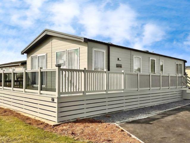 2 bedroom detached house for sale