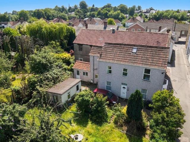 2 bedroom detached house for sale