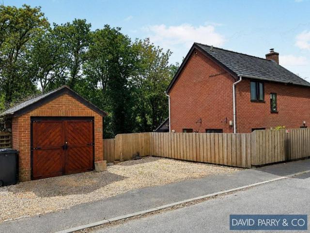 2 bedroom detached house for sale