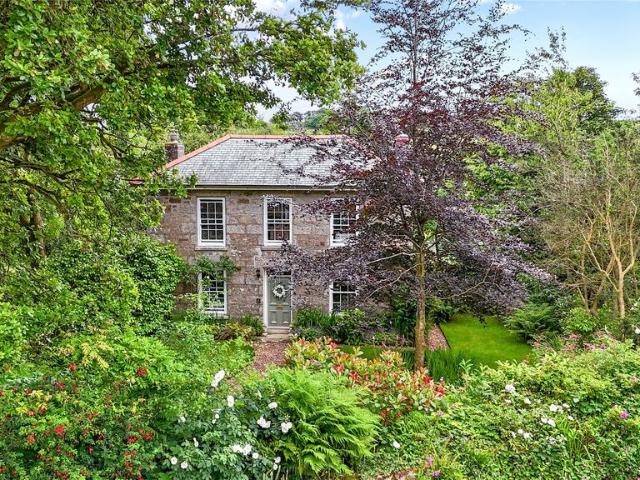 2 bedroom detached house for sale