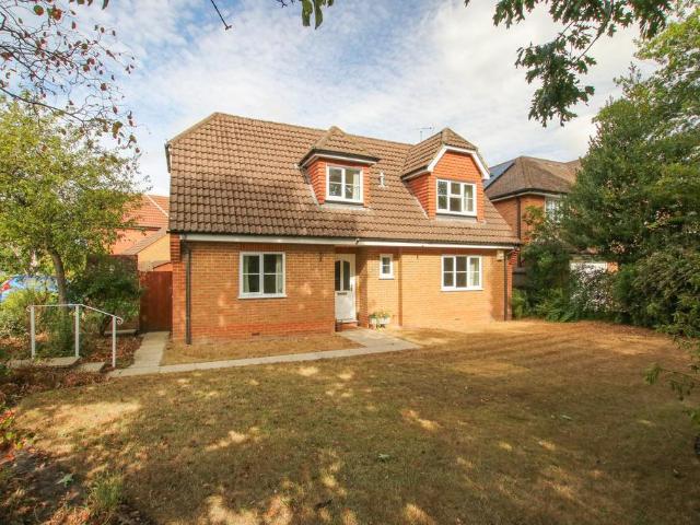 2 bedroom detached house for sale