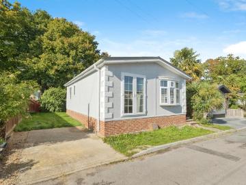 2 bedroom detached house for sale